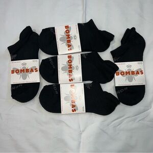 NWT Bombas ankle socks. Black. Size M. Cushion sole. 5 socks in lot.